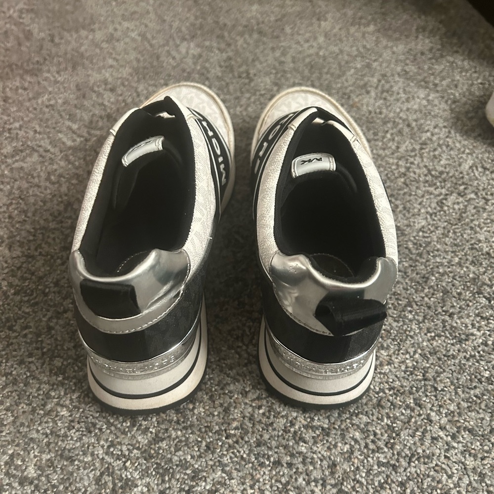 Mk shoes size 7 1/2 - Picture 2 of 3